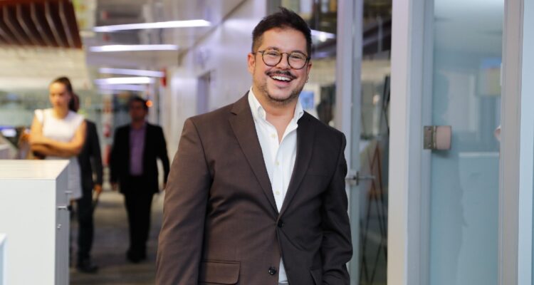 Embajador de Chile en España dice que si Gobierno hubiese podido hacer campaña quizás ganaba Apruebo