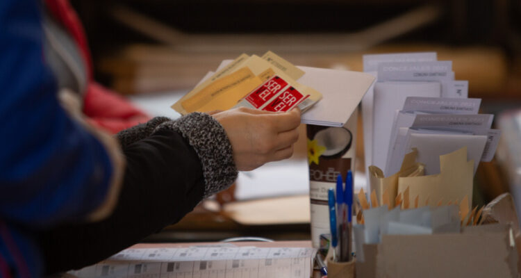 Arrestan a vocal de mesa que llegó en estado de ebriedad a local en Punta Arenas