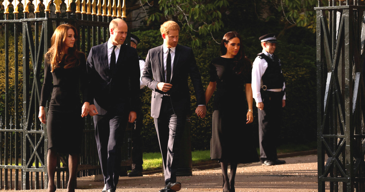 William y Harry con sus esposas saludan