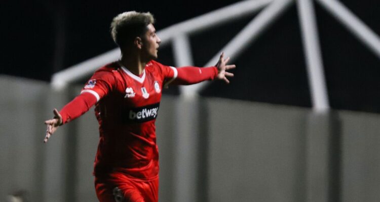 Williams Alarcón es citado a la Roja adulta para amistosos en Europa