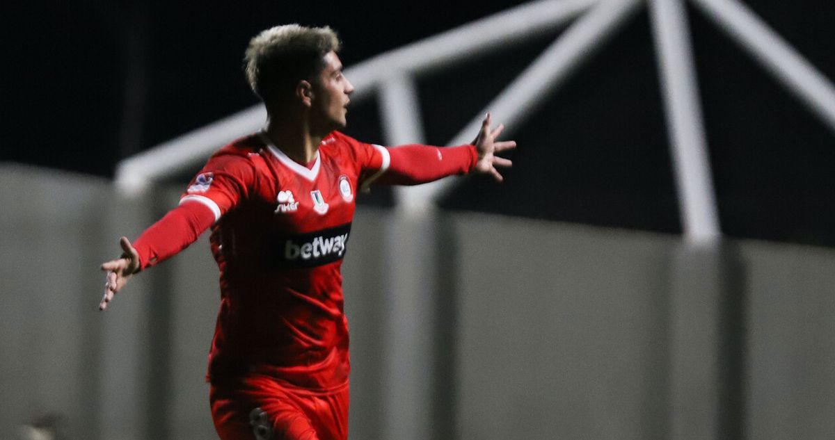 Williams Alarcón es citado a la Roja adulta para amistosos en Europa