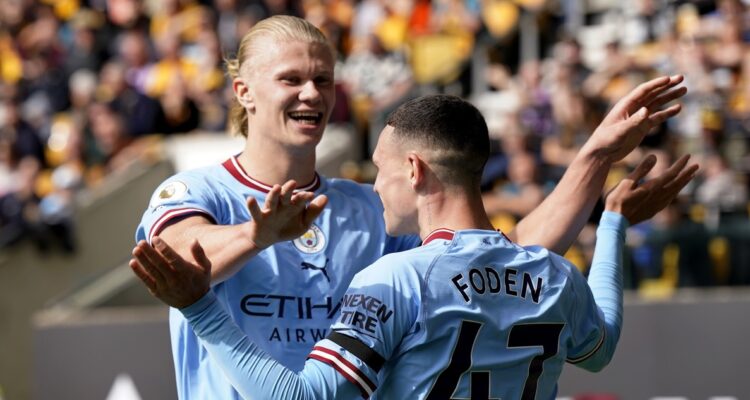 Manchester City goleó a los Wolves y lidera la Premier League.