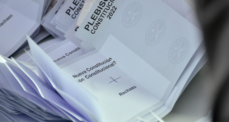 Rechazo se impone en tres regiones sobre el 70%