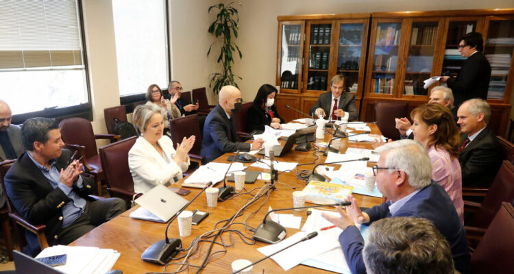 40 horas dan su primer paso en el Senado: Comisión del Trabajo aprobó reducción de jornada laboral