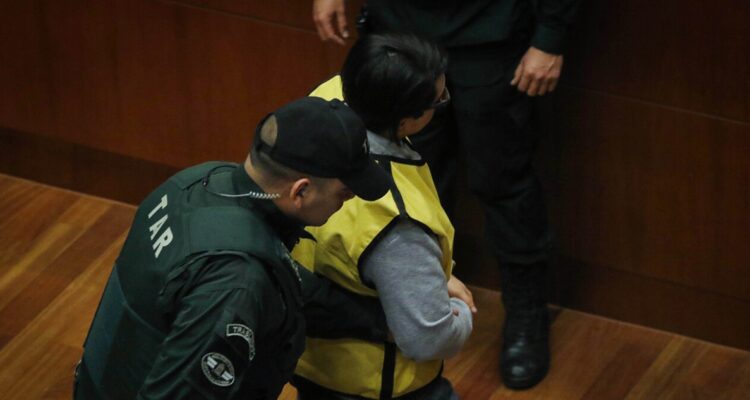 45 años de cárcel para sujeto que detonó bomba en paradero de Transantiago y que envió explosivos