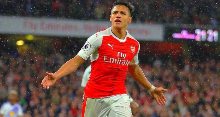 Alexis Sánchez lanza sus dardos contra Tottenham.