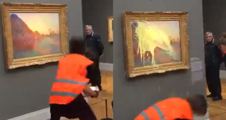 Activistas lanzan puré de papas a pintura de Monet.