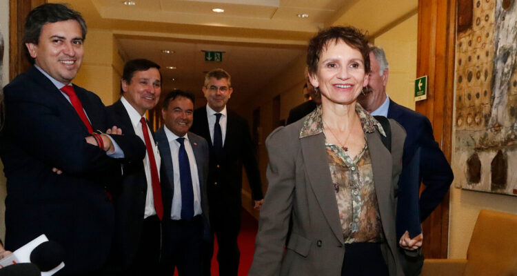 Oposición pide señales concretas antes de dialogar acuerdo transversal por la seguridad con Gobierno