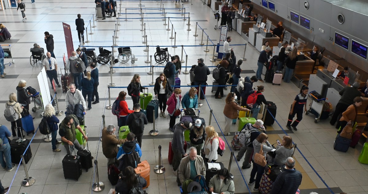 Aerolíneas rechazan nuevo impuesto que quiere imponer Argentina y realizan comparación con Chile
