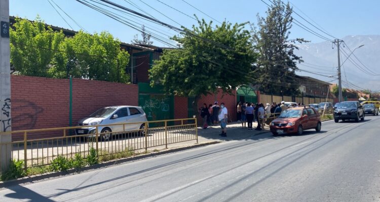 Al menos 14 estudiantes resultan heridos tras explosión de bomba de ruido en colegio de Peñalolén