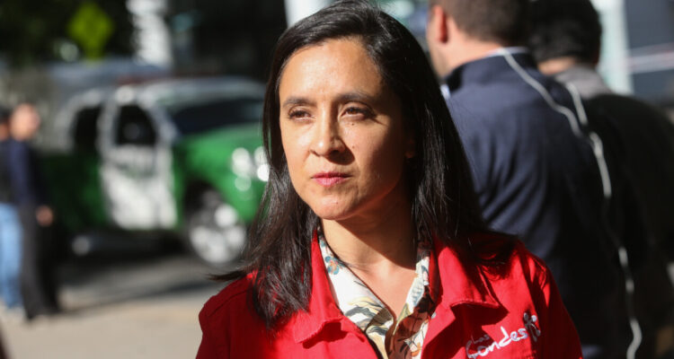 Alcaldesa de Las Condes detalla hallazgo de bomba en El Golf: acusó un “acto terrorista”