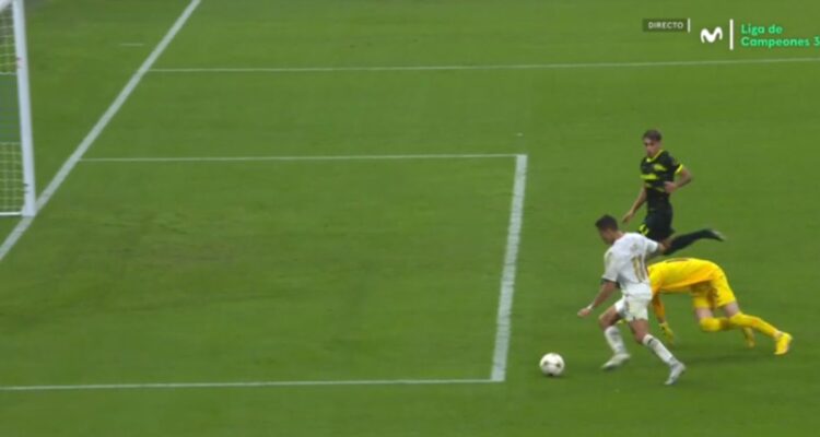Alexis Sánchez y un fallo increíble en Champions League