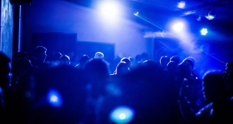 arresto domiciliario acusado