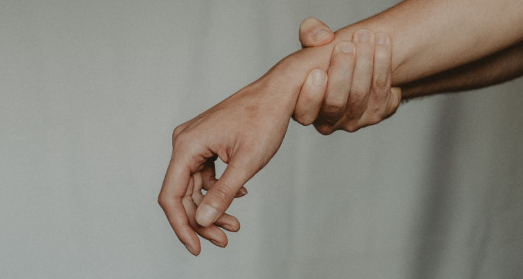 artritis y artrosis, enfermedades que pueden inflamar las articulaciones