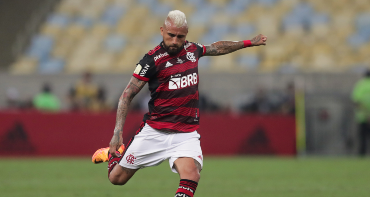 Arturo Vidal se llena de elogios de hinchas del Flamengo por Copa de Brasil