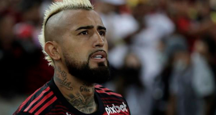 Dorival Junior destaca la actitud de Arturo Vidal, tras quedarse y competir en el duelo por Copa Brasil ante Corinthians.