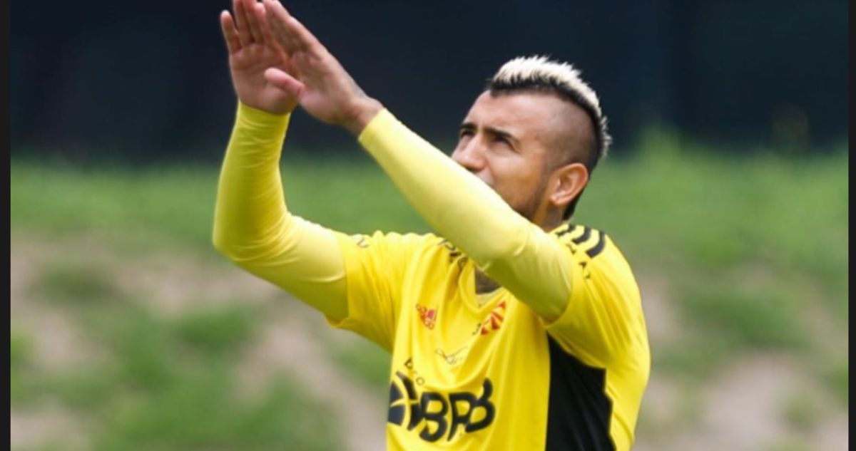 Arturo Vidal reacciona a la muerte de su papá: “Vuela alto viejo querido”
