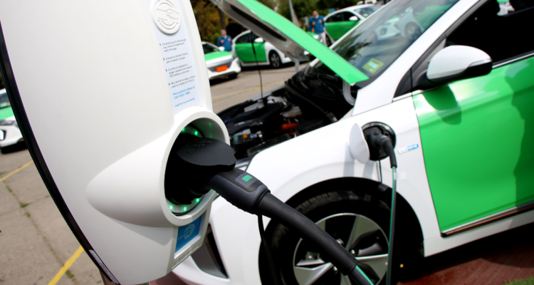 Avanza en el Senado proyecto de ley sobre almacenamiento de energías renovables y electromovilidad.