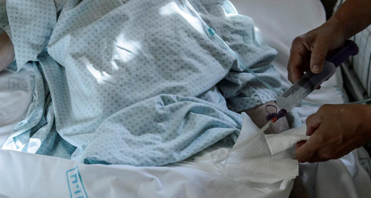 Oleada de infecciones por bacteria “come carne” afecta a Florida en EEUU tras paso de huracán