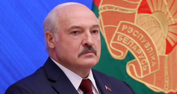 Bielorrusia: Lukashenko prohíbe la subida de precios para “combatir la inflación”
