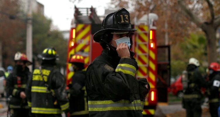 Bomberos acude a rescate.