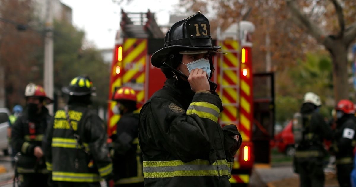 Bomberos acude a rescate.