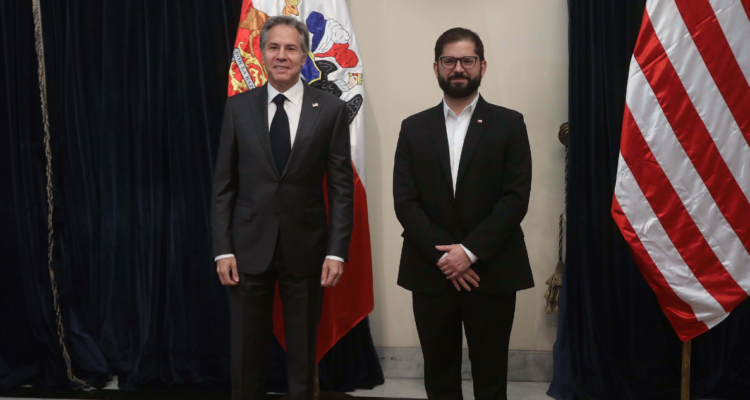 Boric recibe a jefe de la diplomacia de EEUU