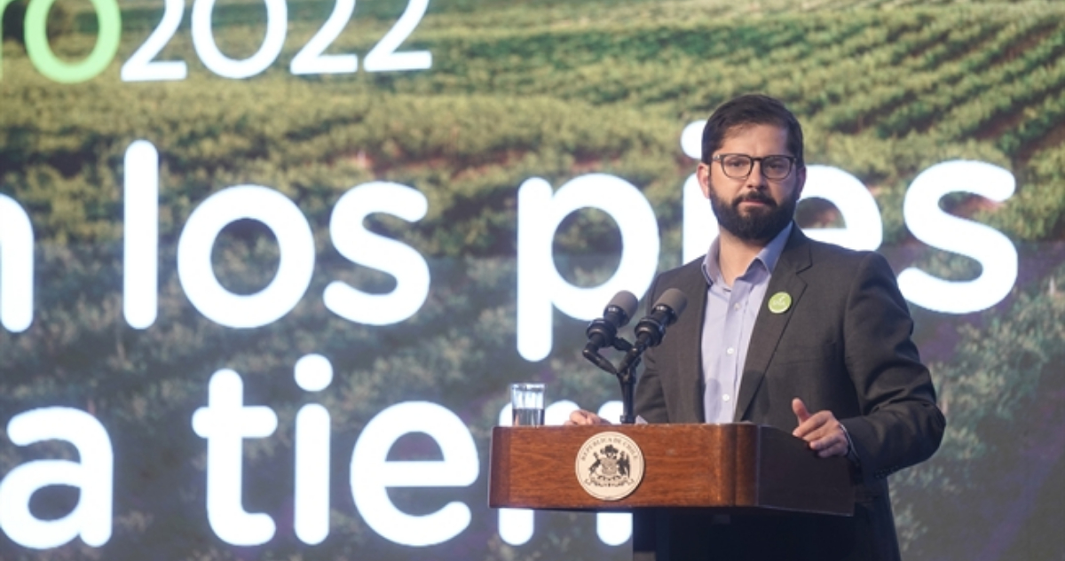 Boric se compromete a impulsar la industria rural: “Mi rol es resguardar los intereses de Chile”