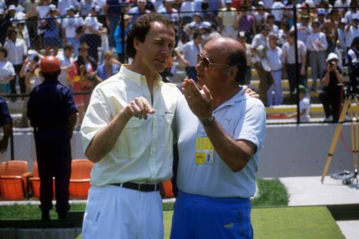 Omar Borrás y Franz Beckenbauer en el Mundial de México 1986