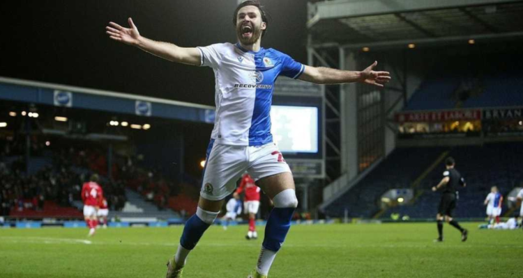 Ben Brereton marca para el triunfo del Blackburn Rovers.