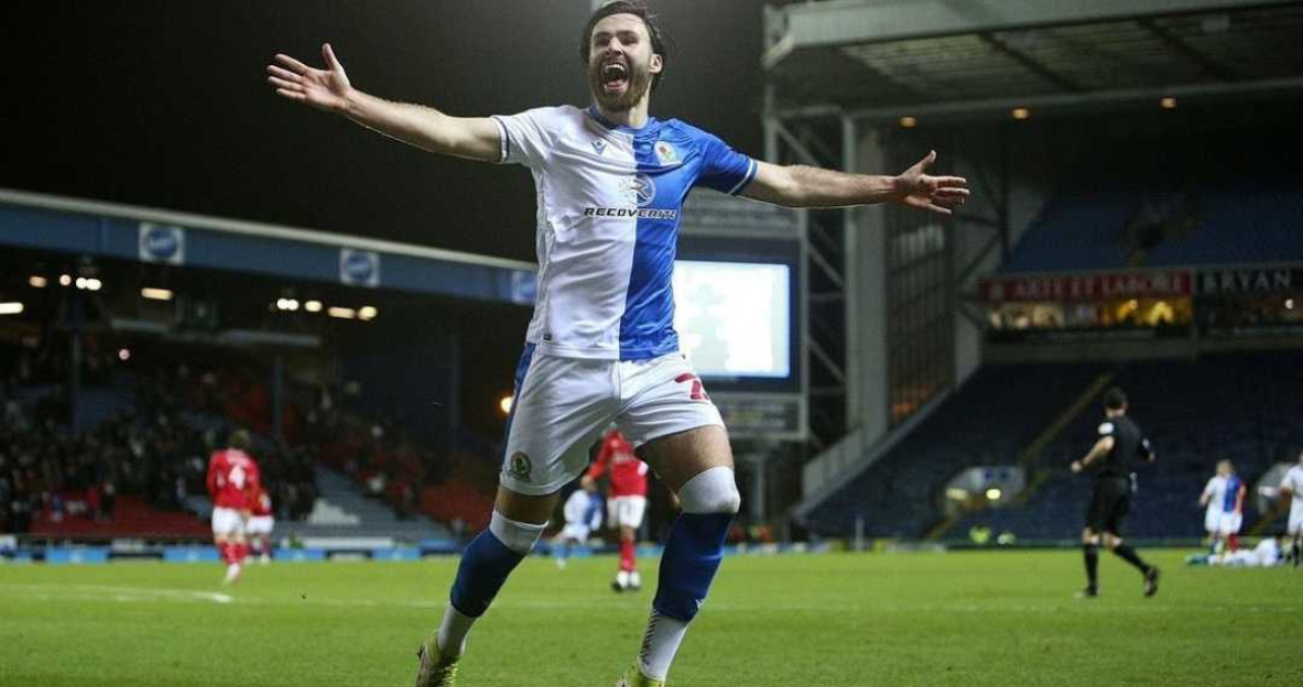 Ben Brereton marca para el triunfo del Blackburn Rovers.
