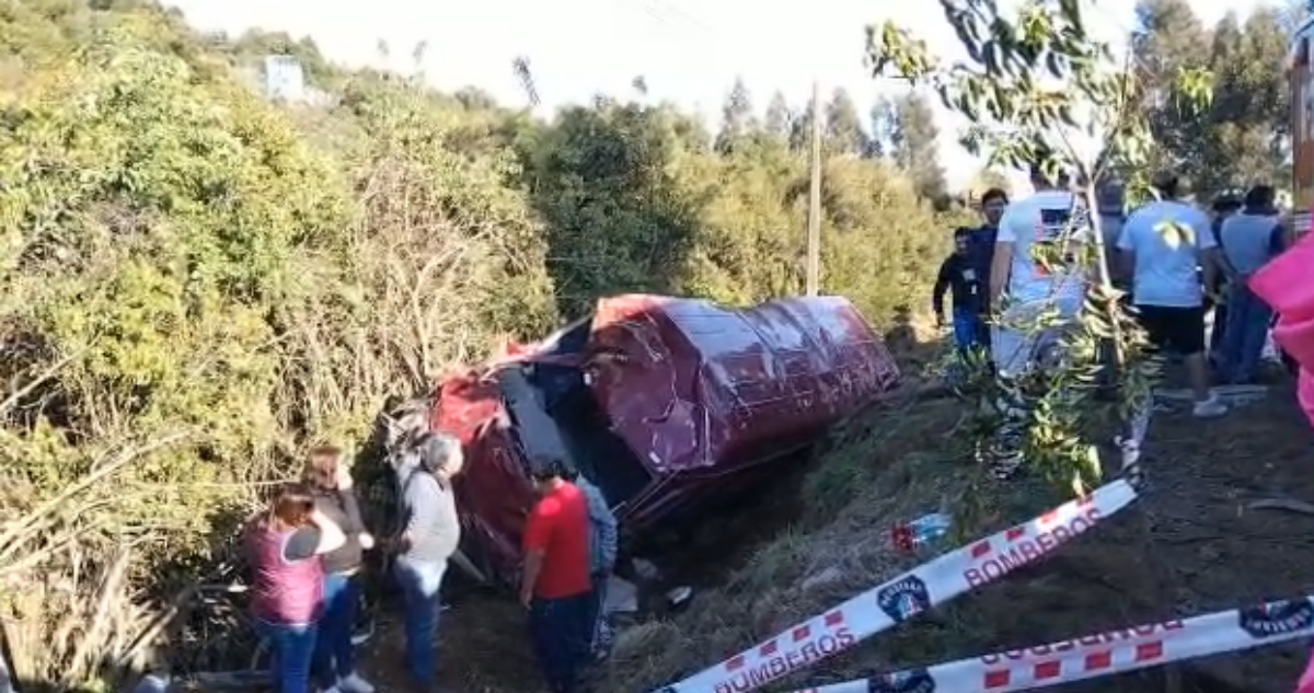 3 fallecidos y una decena de heridos tras volcamiento de minibus al sur de Cañete