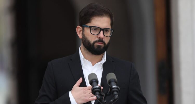 cadem desaprobación boric