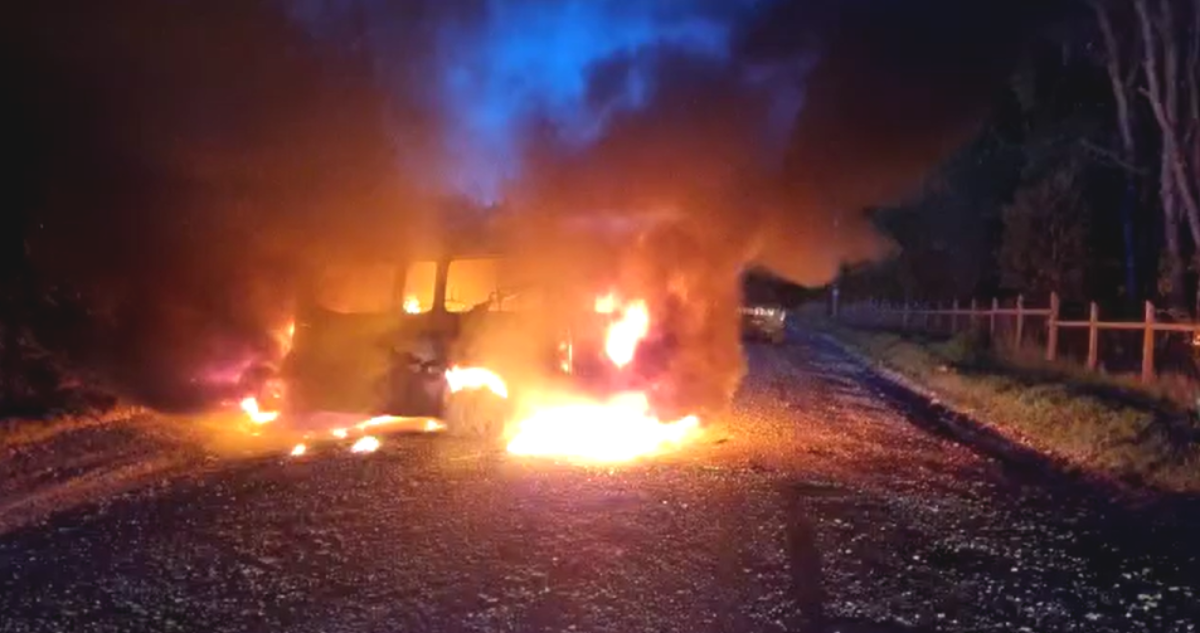 CAM se adjudica ataque a Forestal Arauco en La Unión: 10 de 11 vehículos completamente destruidos