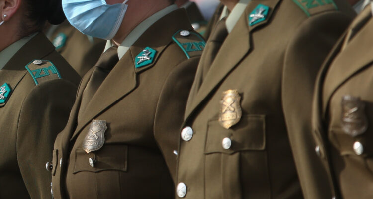 Foto contexto baja de Carabineros