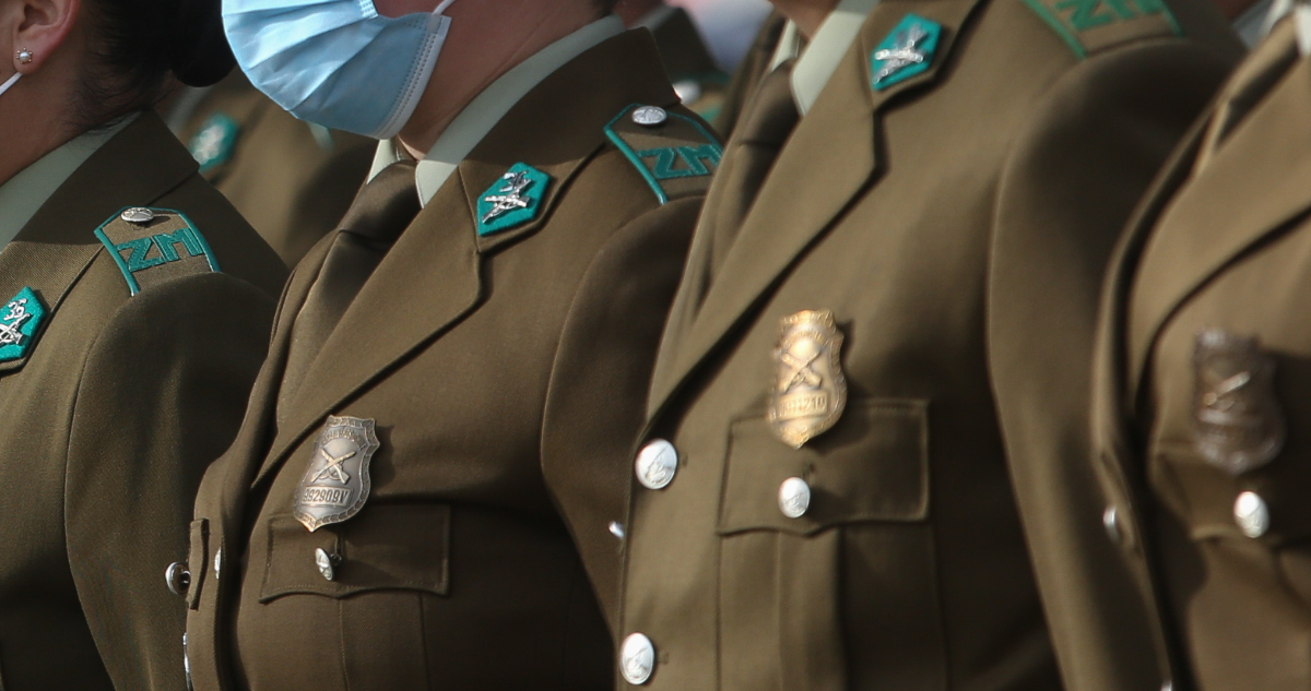 Foto contexto baja de Carabineros