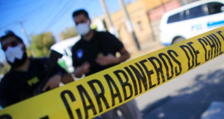 Carabineros indaga muerte de hombre en plena vía pública en Barrio Meiggs: desconocidos lo balearon