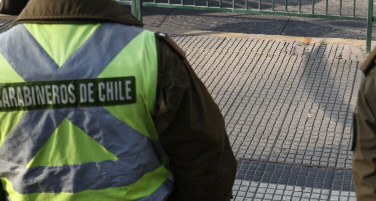Carabinero recibe impacto de bala durante un procedimiento en Santiago: atacantes están prófugos