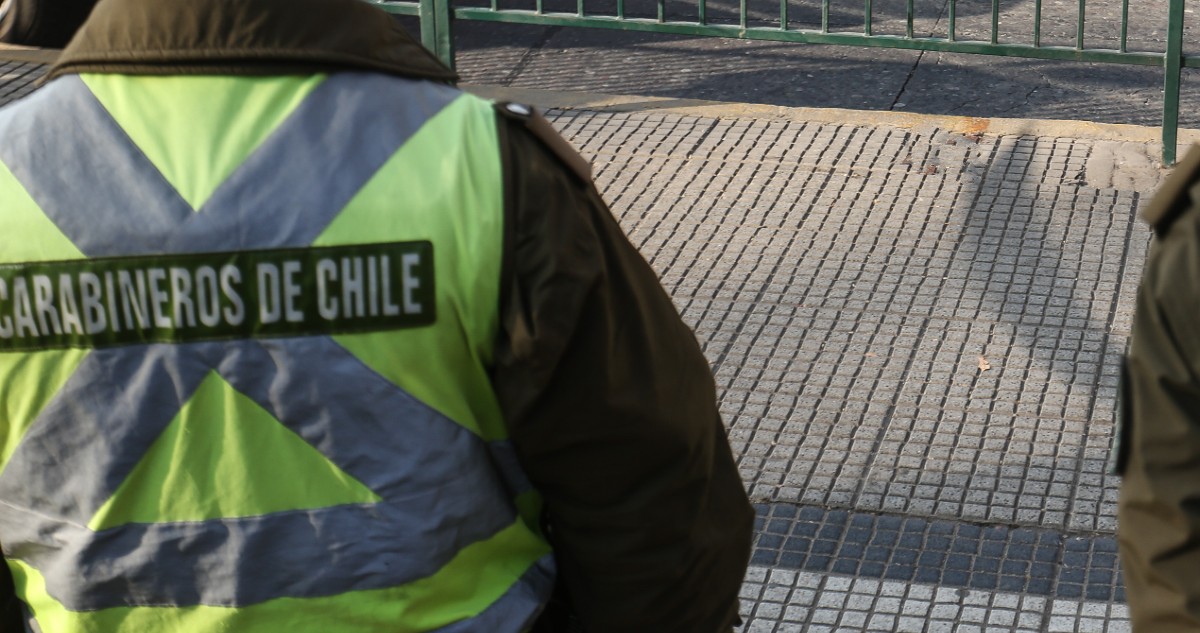 Carabinero recibe impacto de bala durante un procedimiento en Santiago: atacantes están prófugos