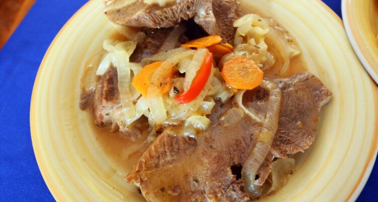 Menos delivery y carnes rojas: Los efectos de la inflación en la alimentación de los chilenos