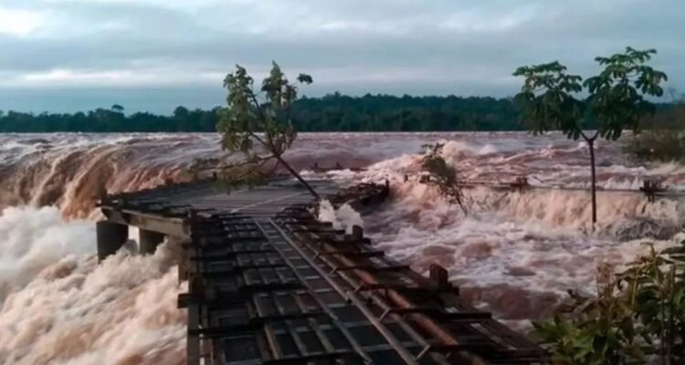 Cierran cataratas de Iguazú por lluvias y crecida de ríos