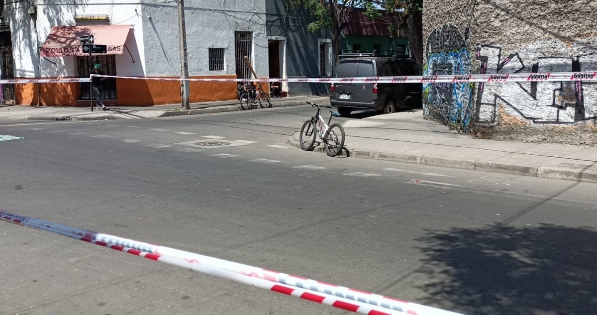 Ciclista muere apuñalado tras discusión con conductor en Santiago