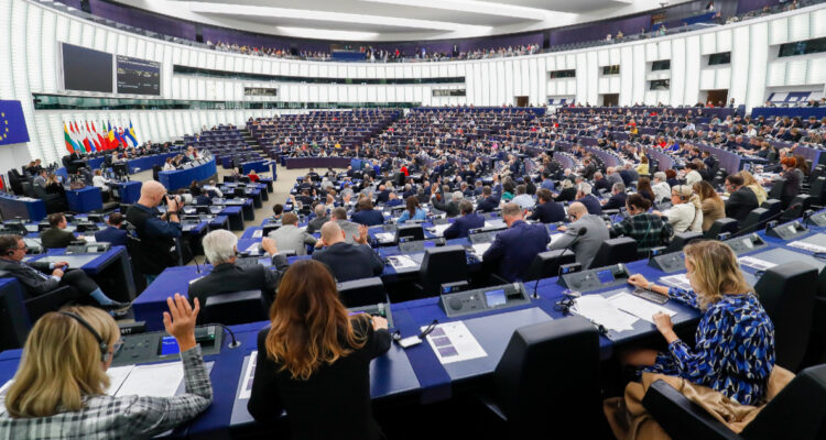 Comisión Europea busca obligar a países miembros comprar en conjunto el 15% del gas para su reserva