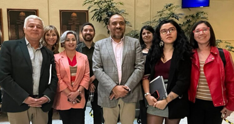 Foto del Mineduc tras aprobación de suspensión de la Evaluación Docente 2022