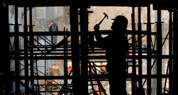 Constructora Claro Vicuña Valenzuela pide quiebra Desmovilizará obras y despedirá 2.500 personas