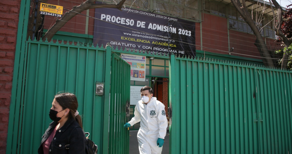 Formalizarán a adolescente que explotó una bomba de ruido en colegio de Peñalolén