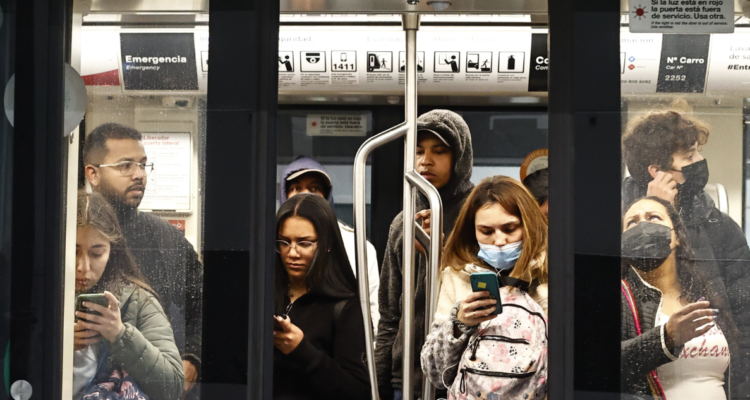 Minsal reporta baja semanal de un 4% en casos nuevos de covid-19: DEIS sumó 14 muertes por el virus