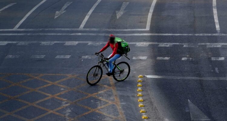 DT comunica dictamen sobre trabajadores de apps de reparto y empresas de plataformas