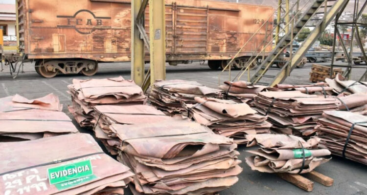 Cátodos recuperados del Ferrocarril Antofagasta Bolivia
