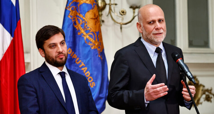 El Presidente del senado Alvaro Elizalde junto al presidente de la cámara Emiliano Soto se refieren a la reunión de diálogos constitucionales.